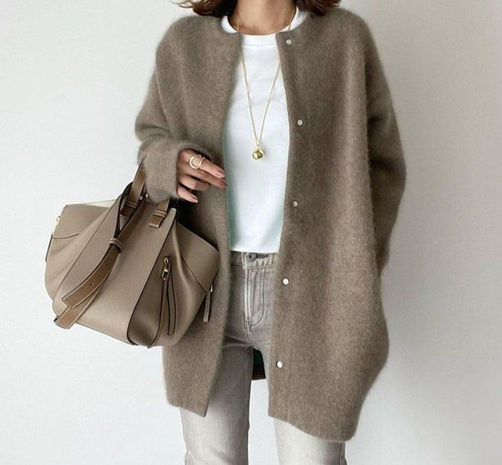 KaffeeStrick – Braune Langarm-Strickjacke mit Knopfleiste