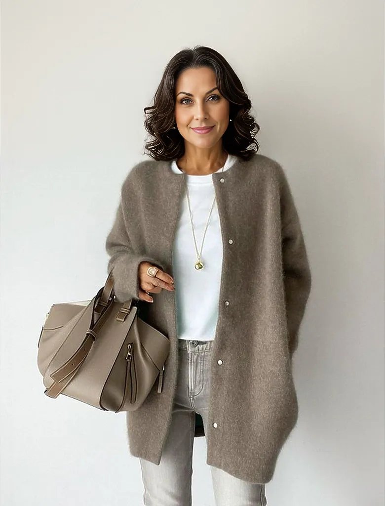 KaffeeStrick – Braune Langarm-Strickjacke mit Knopfleiste