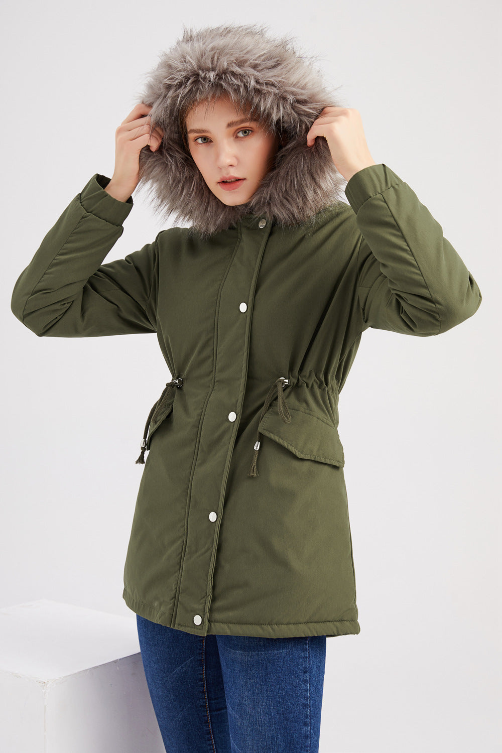 UrbanShield – Damen-Parka mit Kapuze und modernem Design