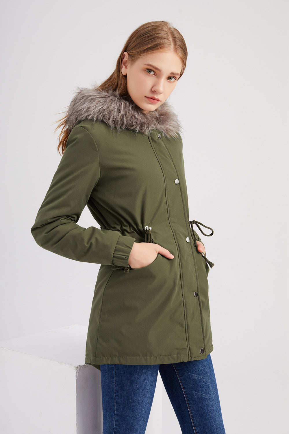 UrbanShield – Damen-Parka mit Kapuze und modernem Design