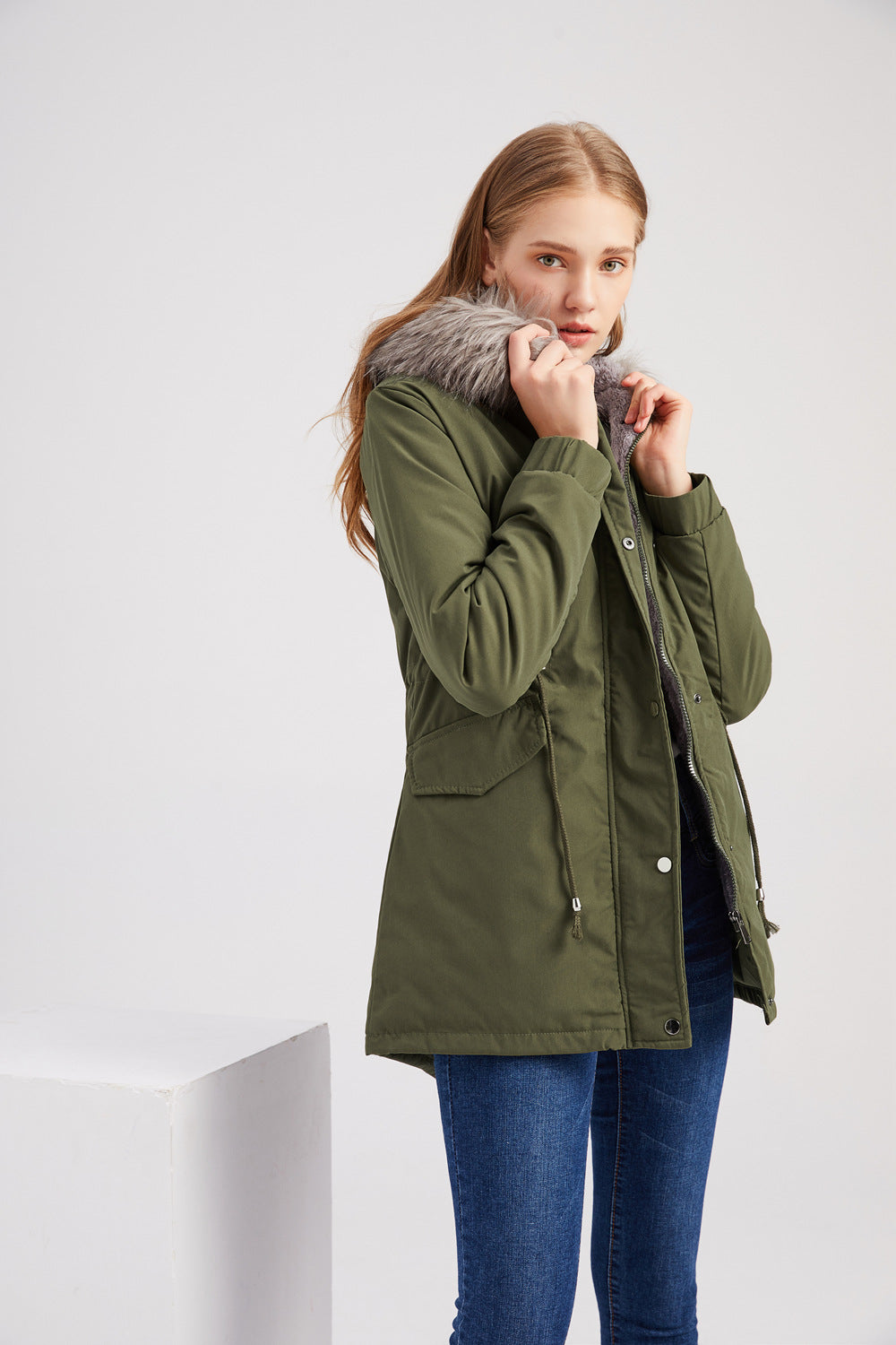 UrbanShield – Damen-Parka mit Kapuze und modernem Design
