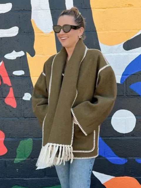 Schicker langer Blazer mit einfacher Knopffront und passendem Schal