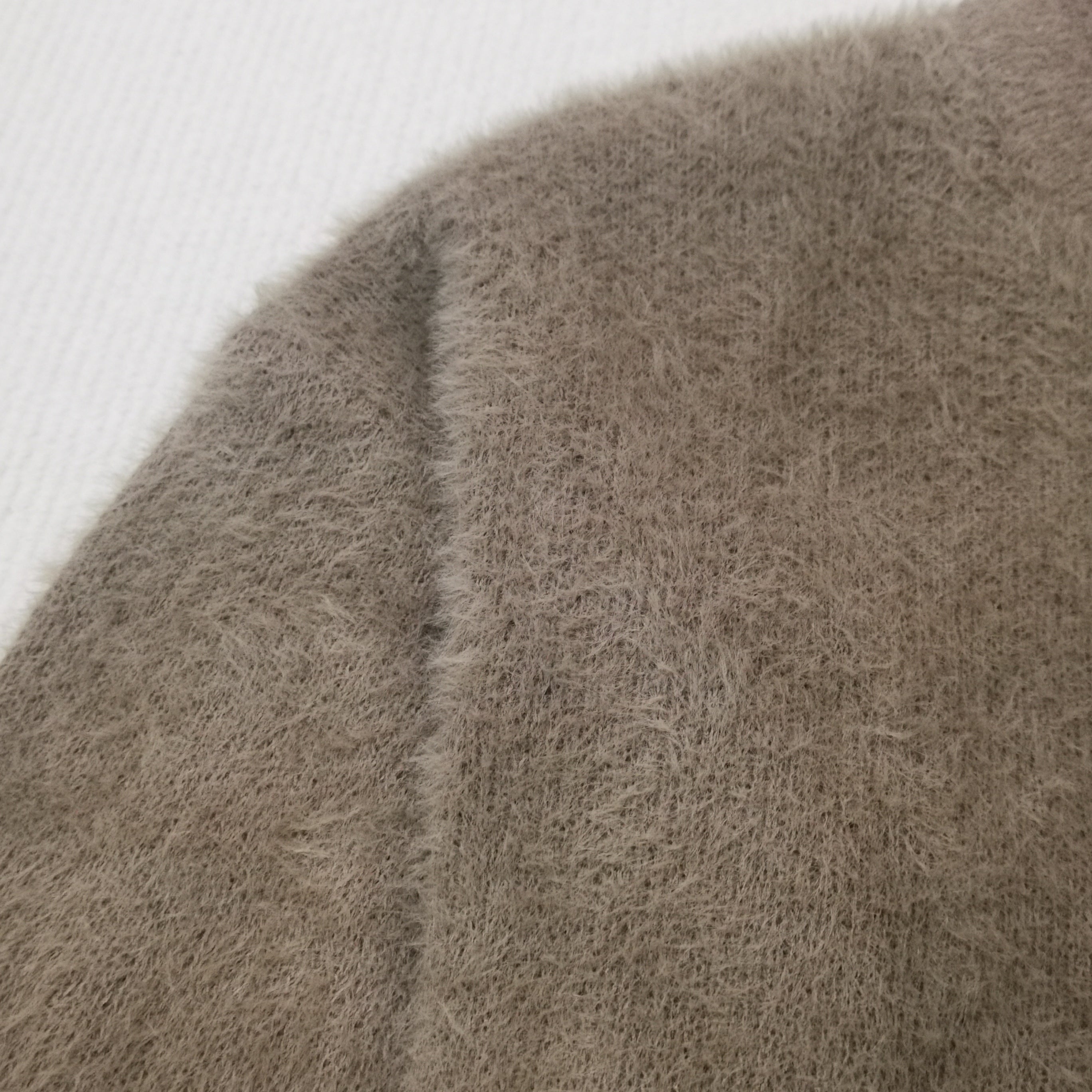 KaffeeStrick – Braune Langarm-Strickjacke mit Knopfleiste