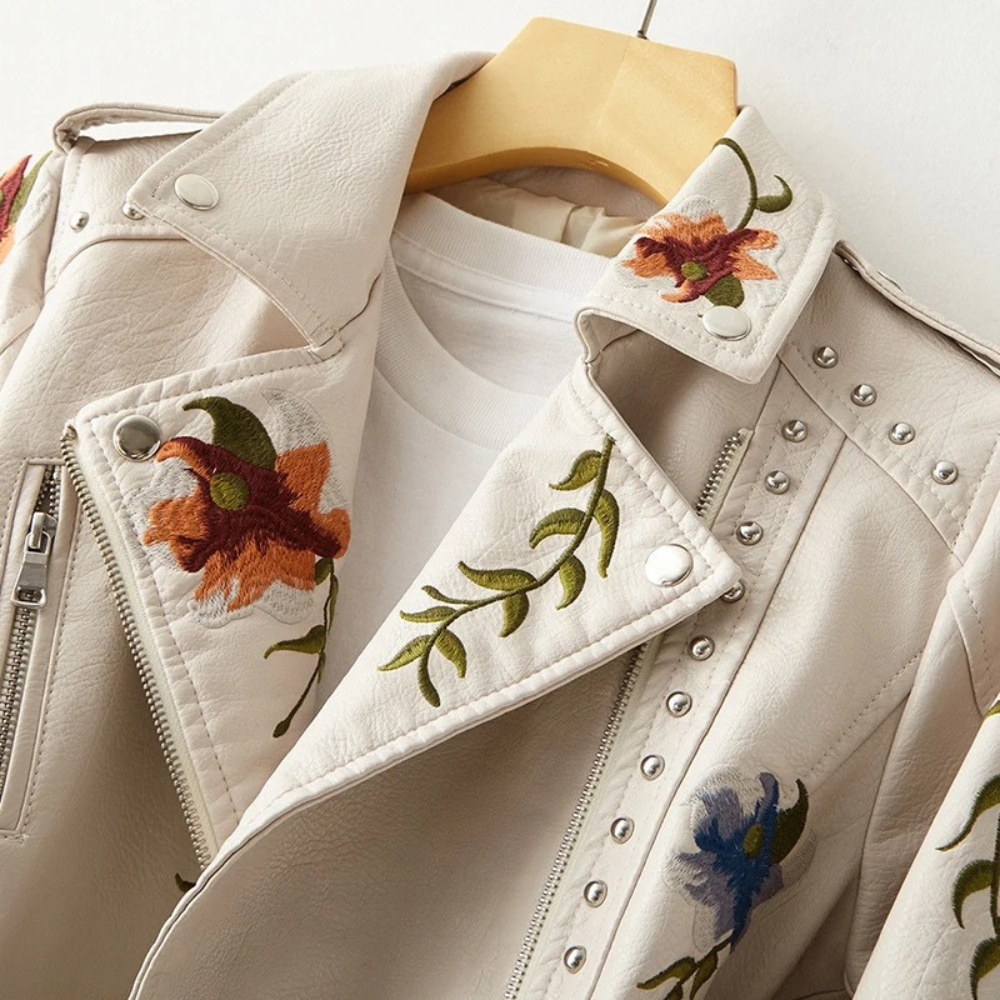Lederjacke Laurette für Frauen - Biker-Stil mit eleganten Nieten