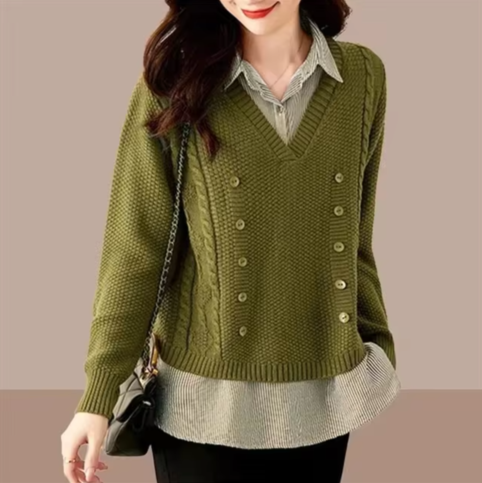 Minnie – Gestrickter Pullover mit V-Ausschnitt und Kragen