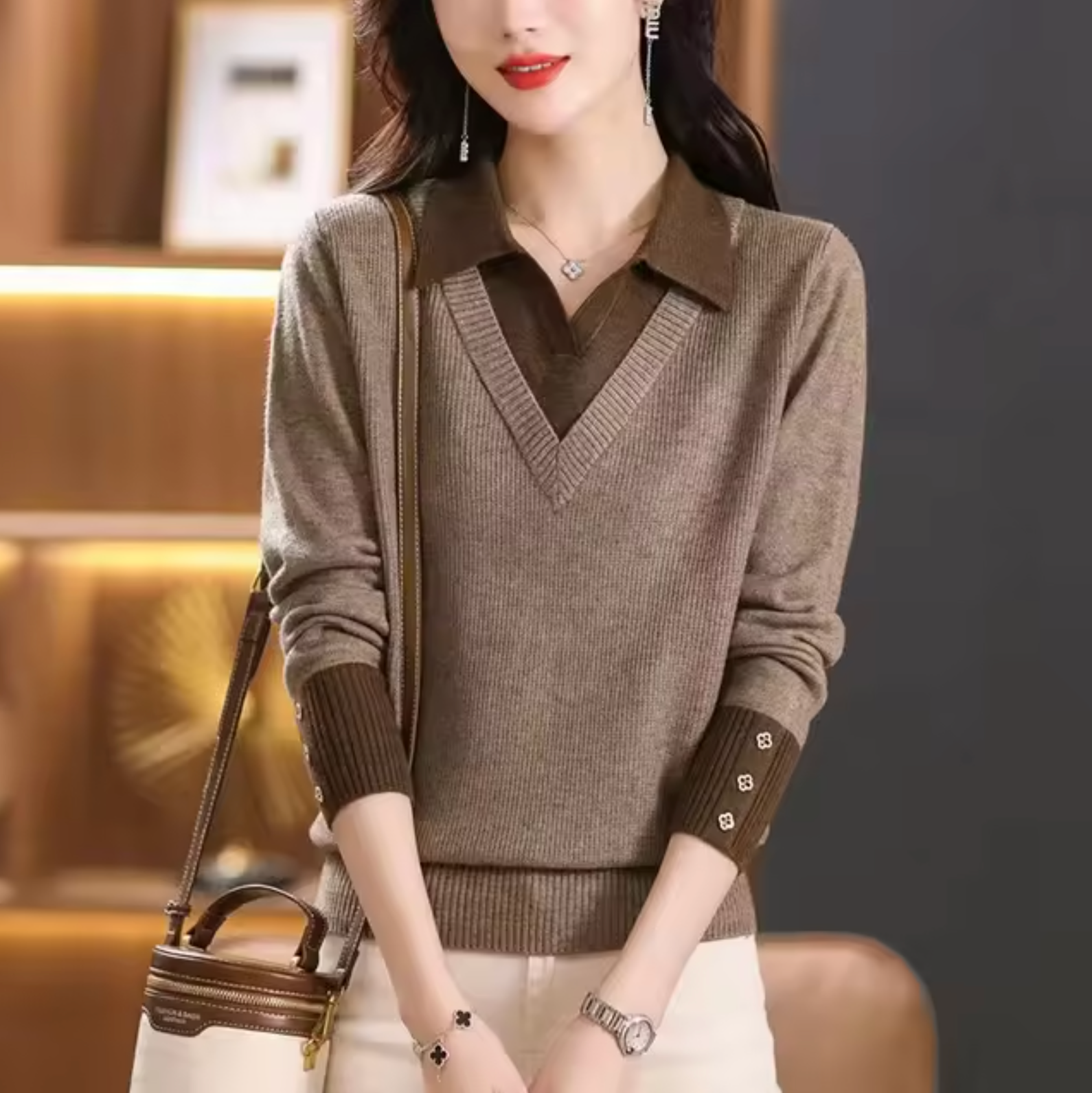 Ellie – Gestrickter Pullover mit V-Ausschnitt