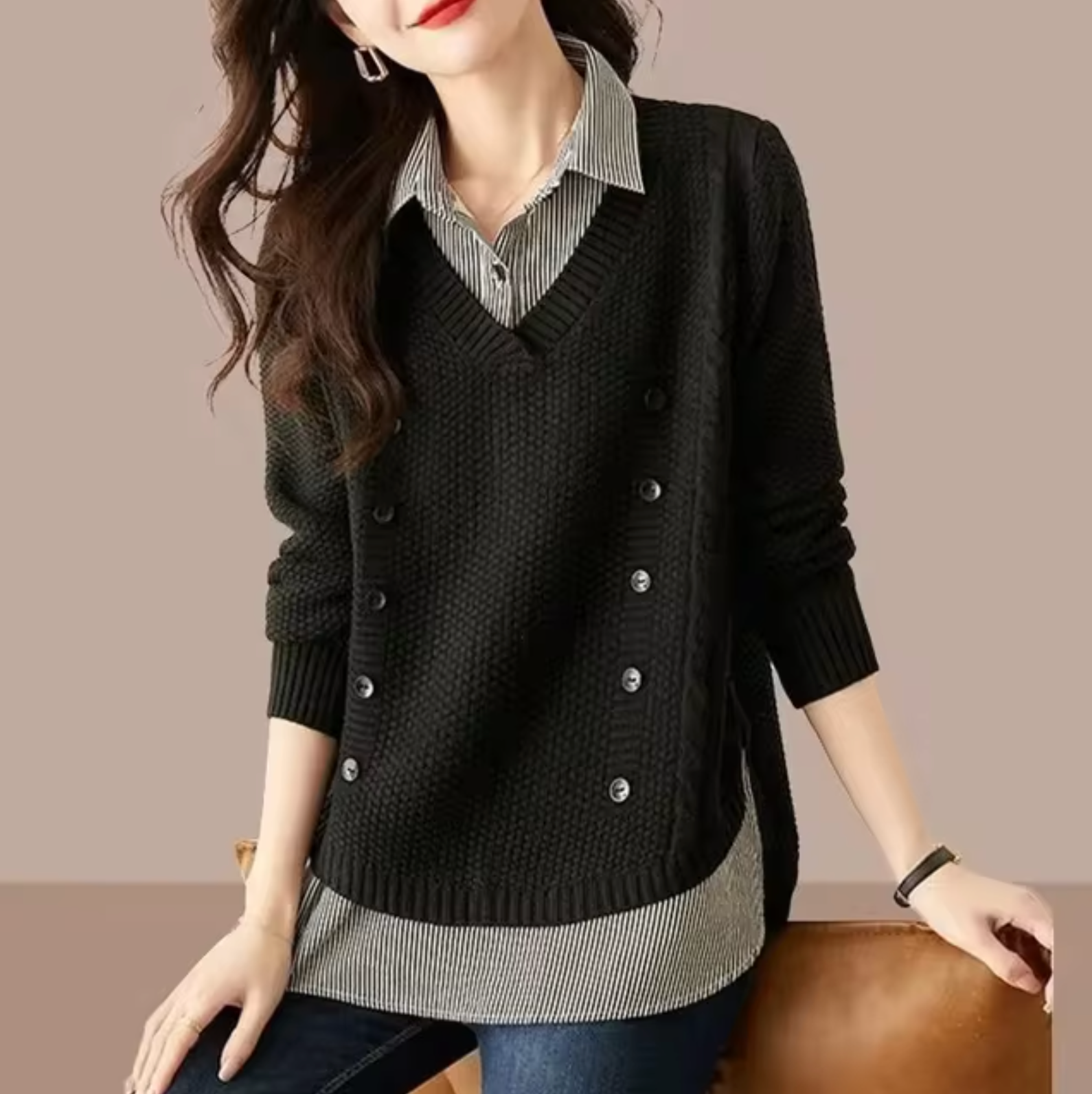 Minnie – Gestrickter Pullover mit V-Ausschnitt und Kragen