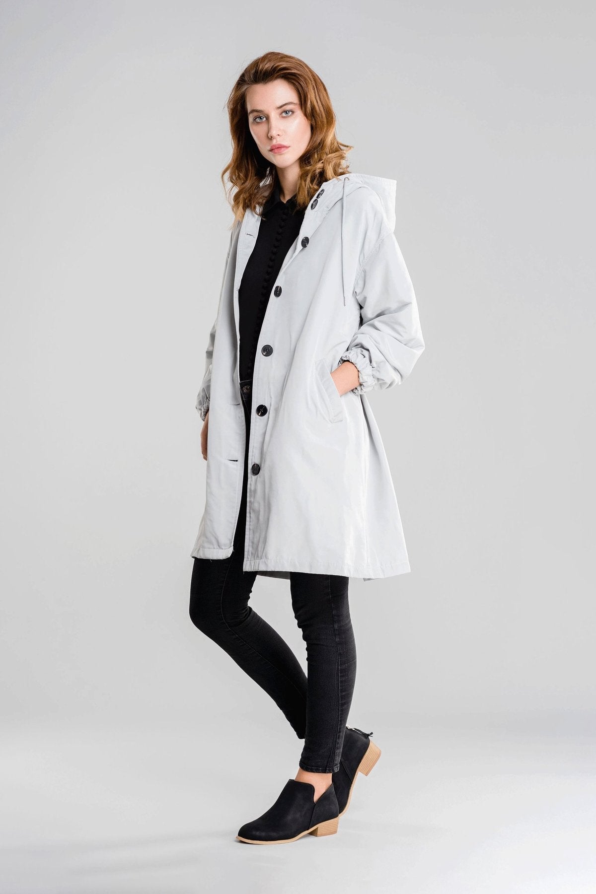 LichtSchein - Elegante weiße Regenjacke für stilvolle Auftritte, atmungsaktiv und wasserdicht, ideal für alle Wetterbedingungen, moderne Passform für maximalen Komfort, außergewöhnlicher Schutz gegen Regen und Wind