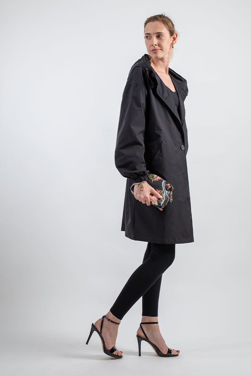 LichtSchein - Elegante weiße Regenjacke für stilvolle Auftritte, atmungsaktiv und wasserdicht, ideal für alle Wetterbedingungen, moderne Passform für maximalen Komfort, außergewöhnlicher Schutz gegen Regen und Wind