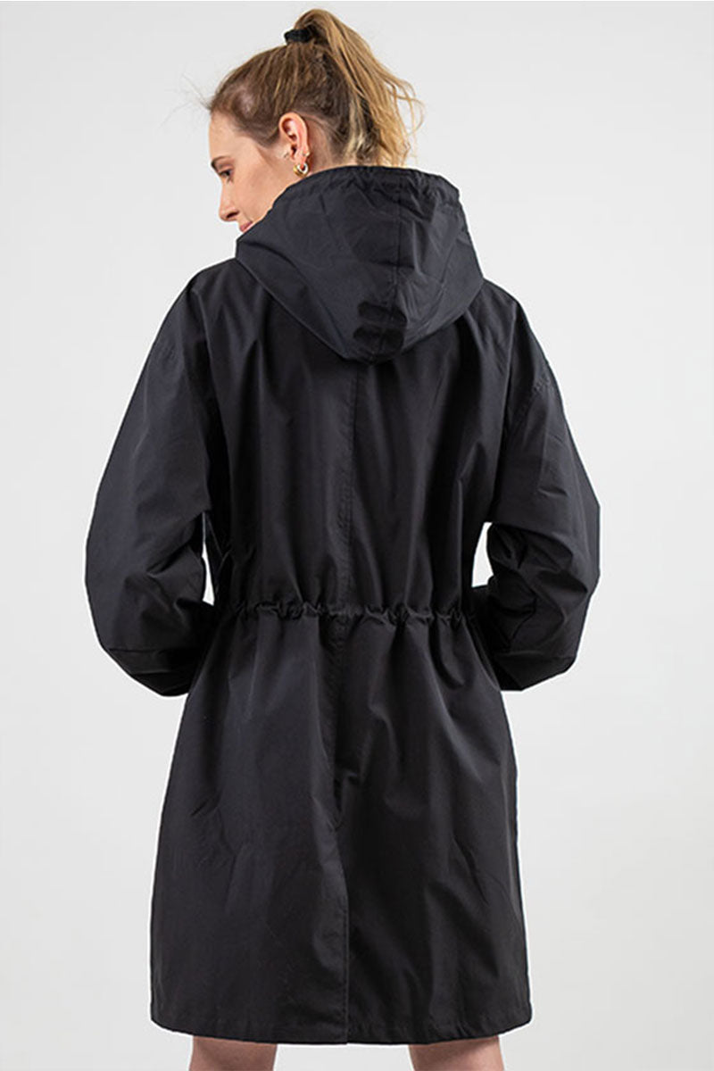 LichtSchein - Elegante weiße Regenjacke für stilvolle Auftritte, atmungsaktiv und wasserdicht, ideal für alle Wetterbedingungen, moderne Passform für maximalen Komfort, außergewöhnlicher Schutz gegen Regen und Wind
