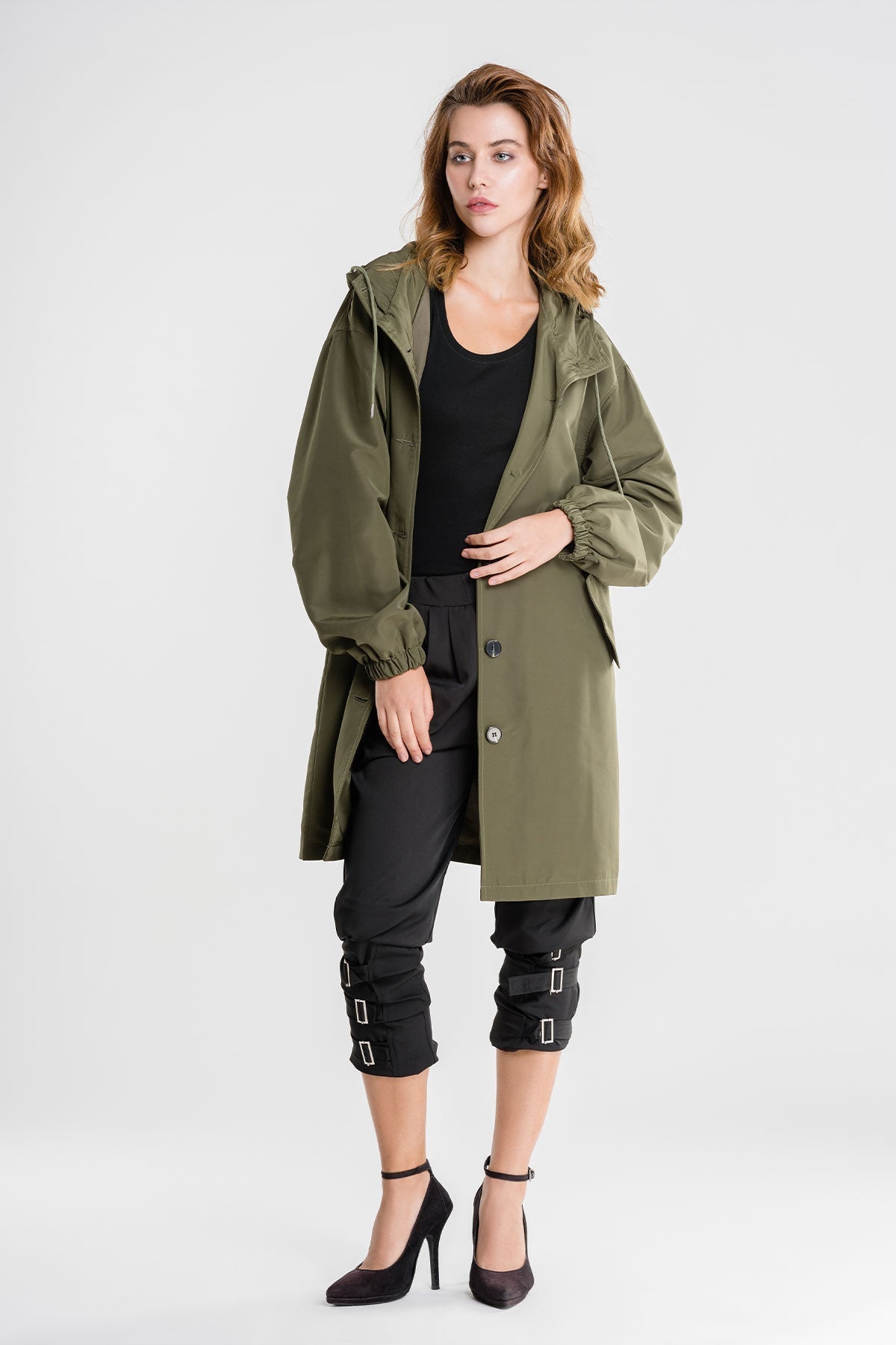 LichtSchein - Elegante weiße Regenjacke für stilvolle Auftritte, atmungsaktiv und wasserdicht, ideal für alle Wetterbedingungen, moderne Passform für maximalen Komfort, außergewöhnlicher Schutz gegen Regen und Wind