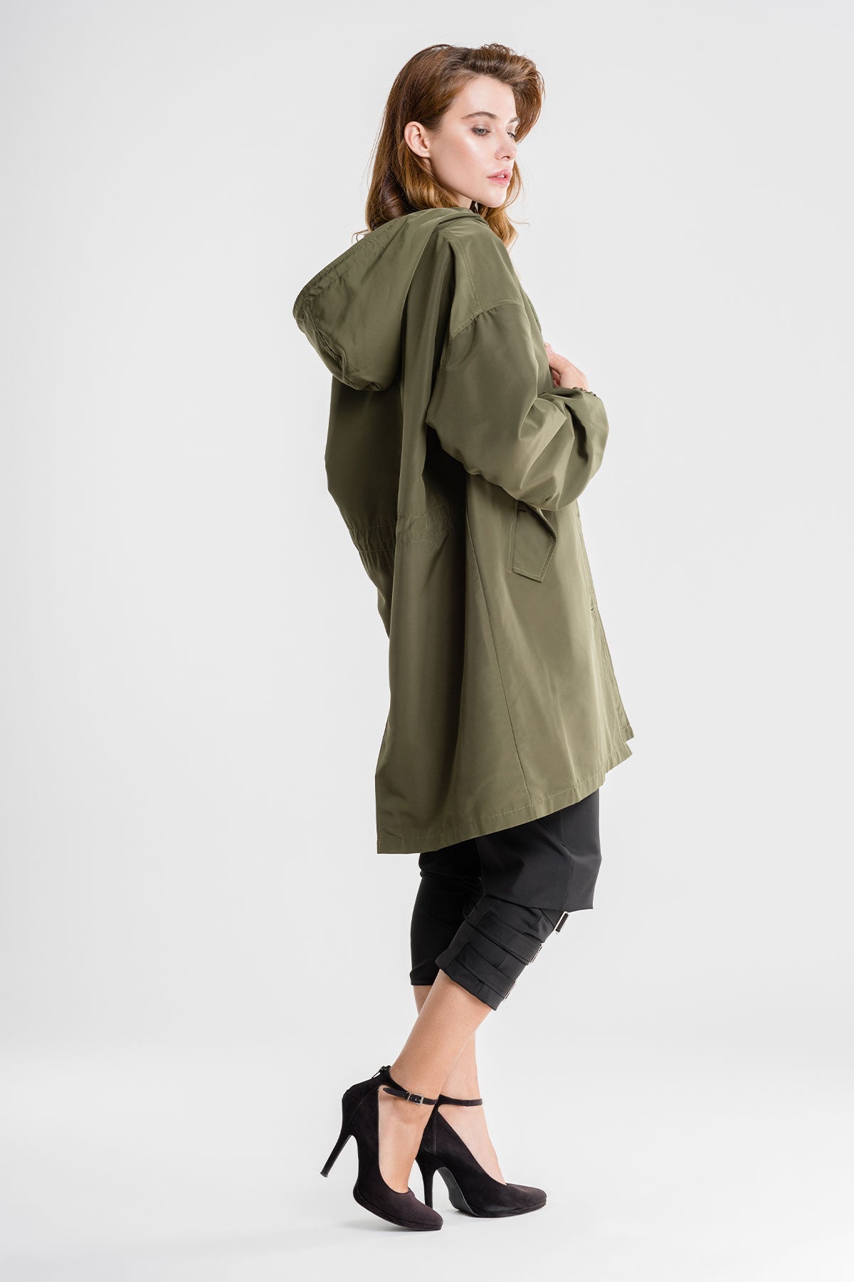 LichtSchein - Elegante weiße Regenjacke für stilvolle Auftritte, atmungsaktiv und wasserdicht, ideal für alle Wetterbedingungen, moderne Passform für maximalen Komfort, außergewöhnlicher Schutz gegen Regen und Wind