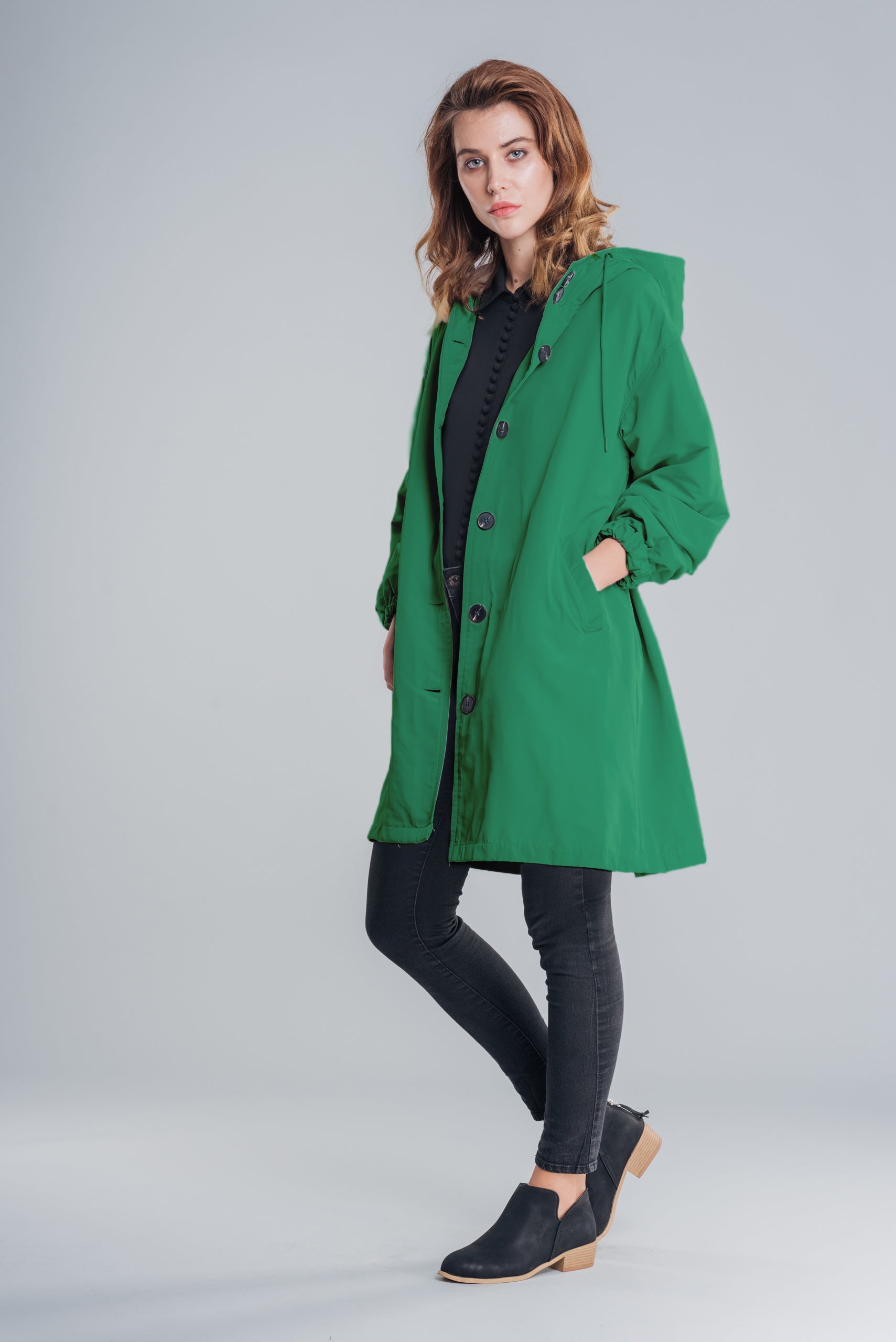 LichtSchein - Elegante weiße Regenjacke für stilvolle Auftritte, atmungsaktiv und wasserdicht, ideal für alle Wetterbedingungen, moderne Passform für maximalen Komfort, außergewöhnlicher Schutz gegen Regen und Wind