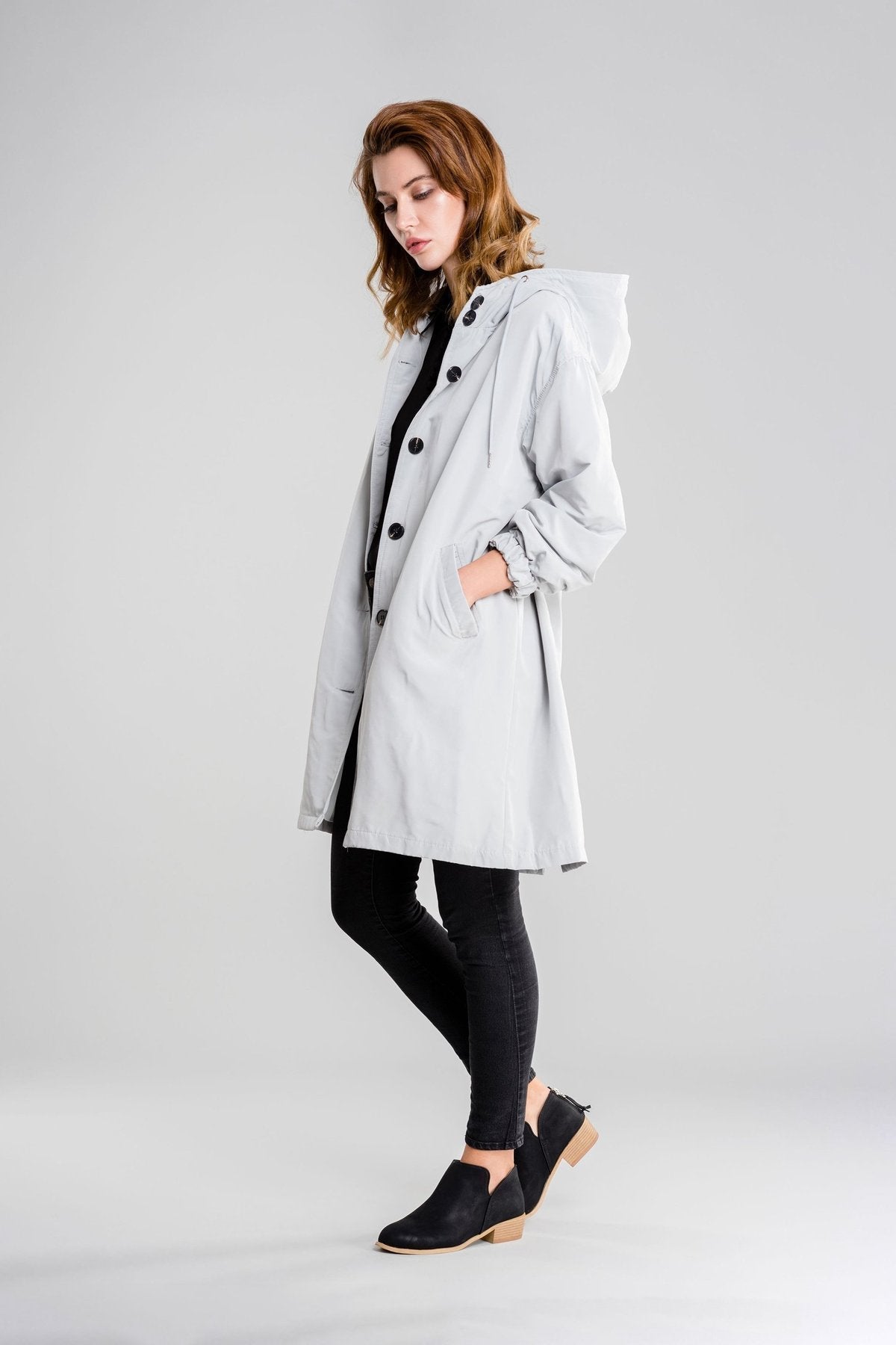 LichtSchein - Elegante weiße Regenjacke für stilvolle Auftritte, atmungsaktiv und wasserdicht, ideal für alle Wetterbedingungen, moderne Passform für maximalen Komfort, außergewöhnlicher Schutz gegen Regen und Wind