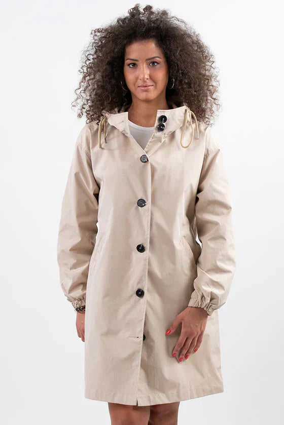 LichtSchein - Elegante weiße Regenjacke für stilvolle Auftritte, atmungsaktiv und wasserdicht, ideal für alle Wetterbedingungen, moderne Passform für maximalen Komfort, außergewöhnlicher Schutz gegen Regen und Wind
