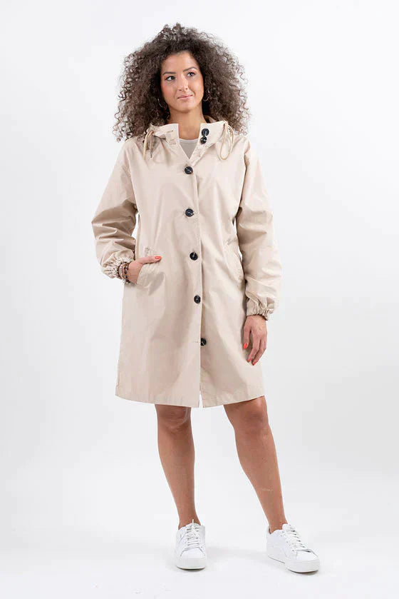 LichtSchein - Elegante weiße Regenjacke für stilvolle Auftritte, atmungsaktiv und wasserdicht, ideal für alle Wetterbedingungen, moderne Passform für maximalen Komfort, außergewöhnlicher Schutz gegen Regen und Wind
