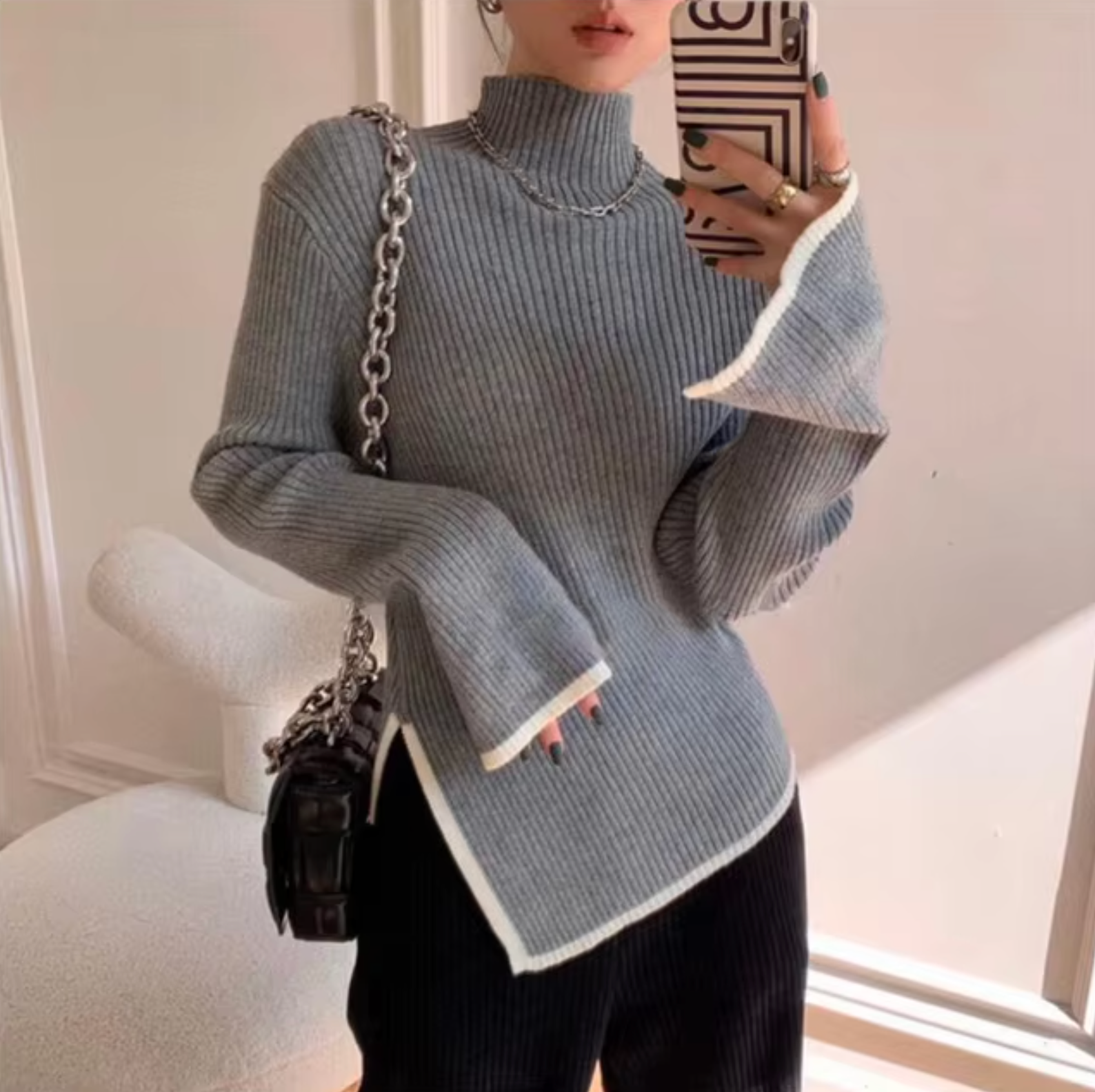 Kloe - Gestrickter Pullover mit ausgestellten Ärmeln