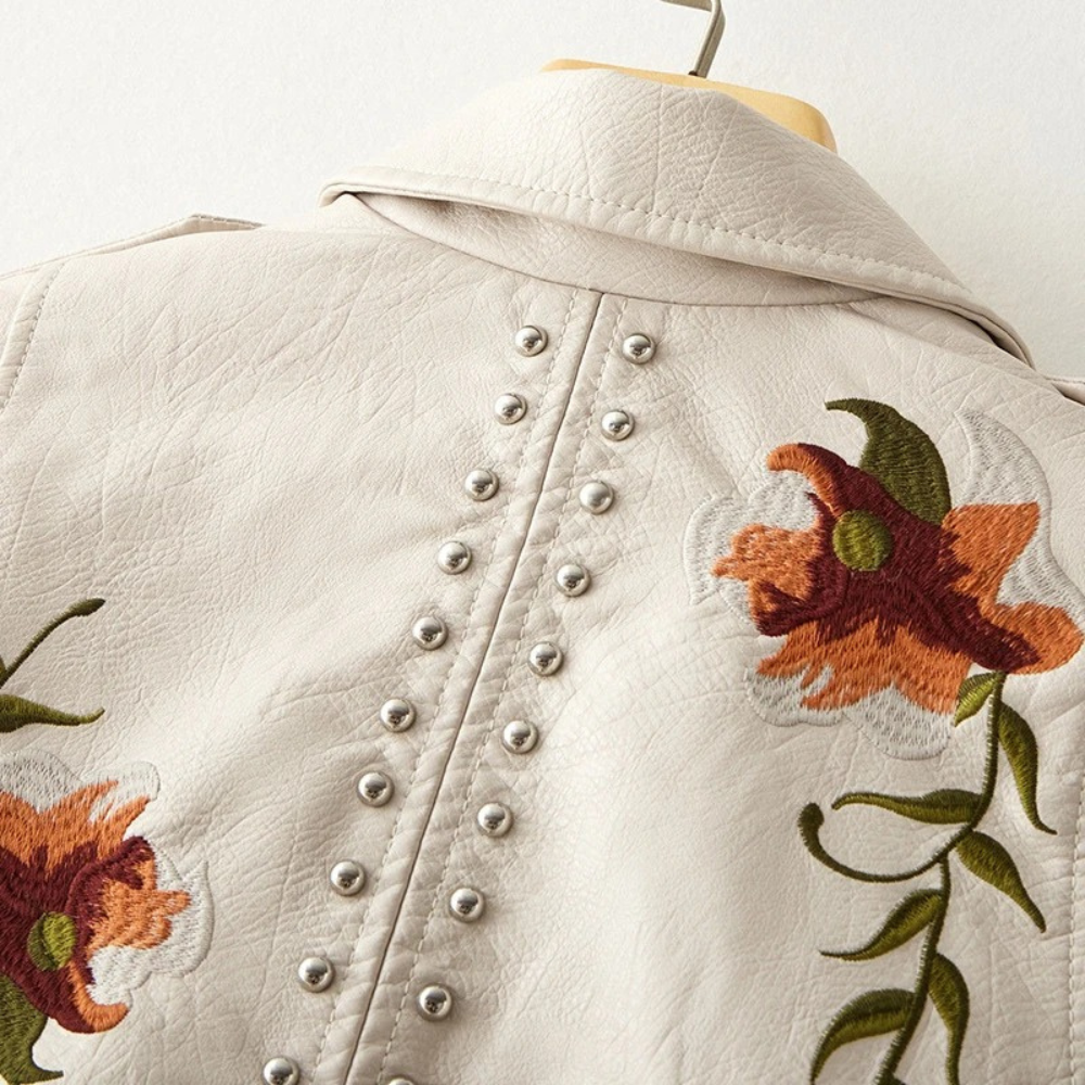 Lederjacke Laurette für Frauen - Biker-Stil mit eleganten Nieten