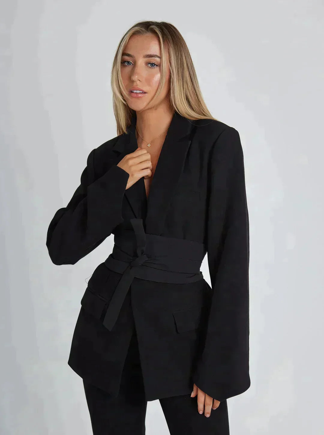 GürtelGlanz – Eleganter Blazer mit stylischen Gürtel