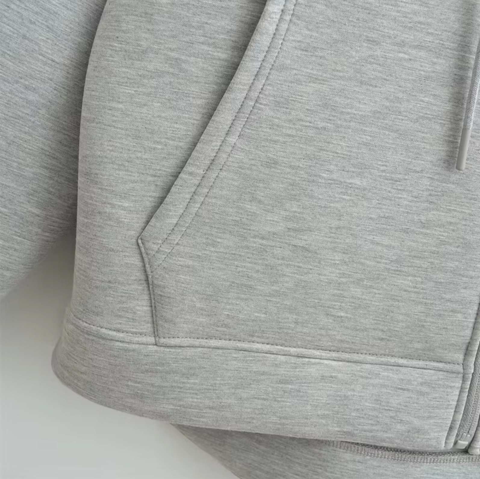 Adelita – Stylische Hoodiejacke