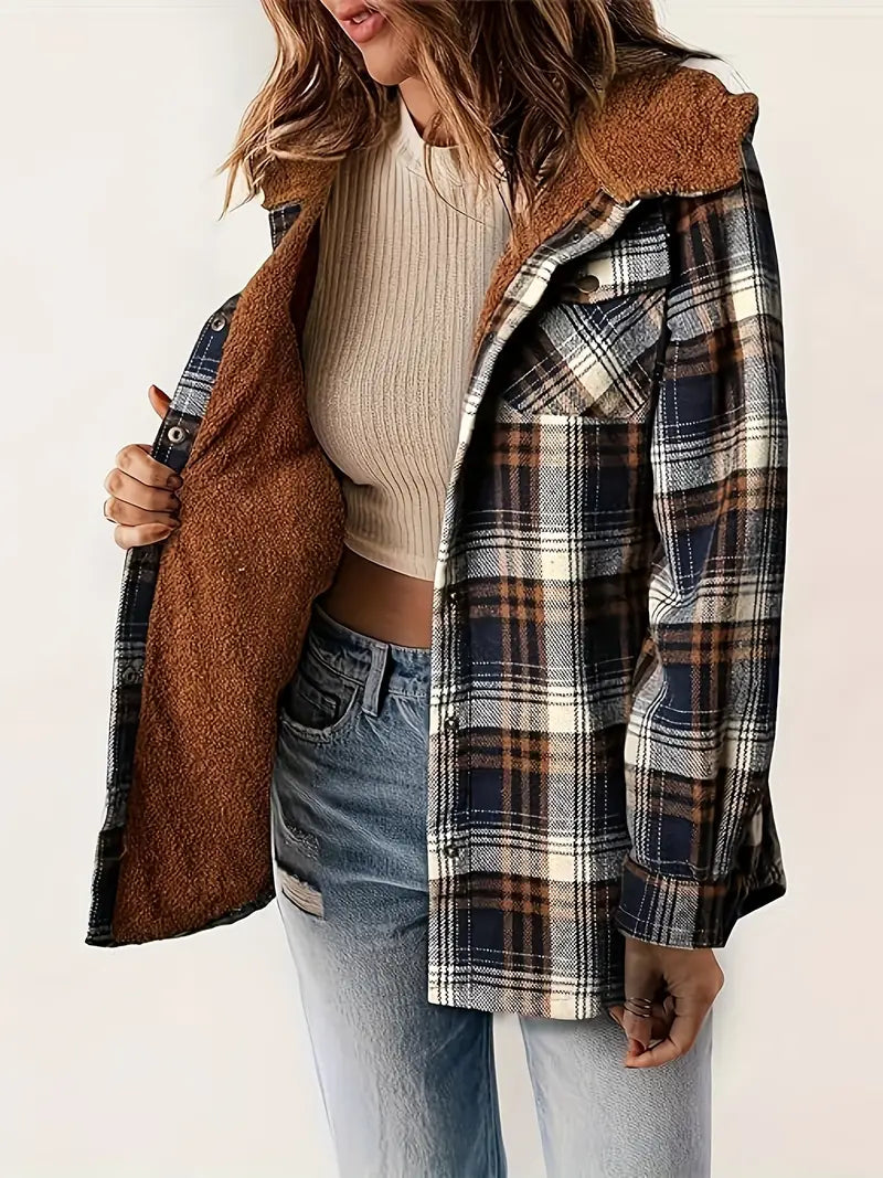 Adela - Warme Jacke mit Kapuze und Reißverschluss