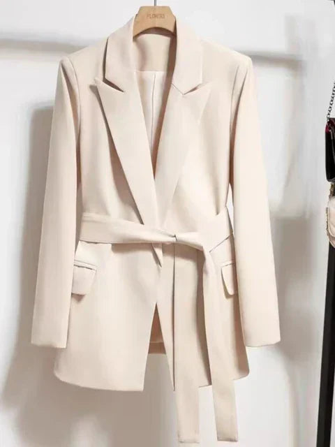 TailoredBelt – Blazer mit Taillengürtel und Taschen