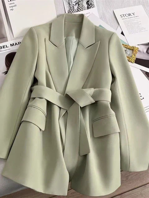 TailoredBelt – Blazer mit Taillengürtel und Taschen