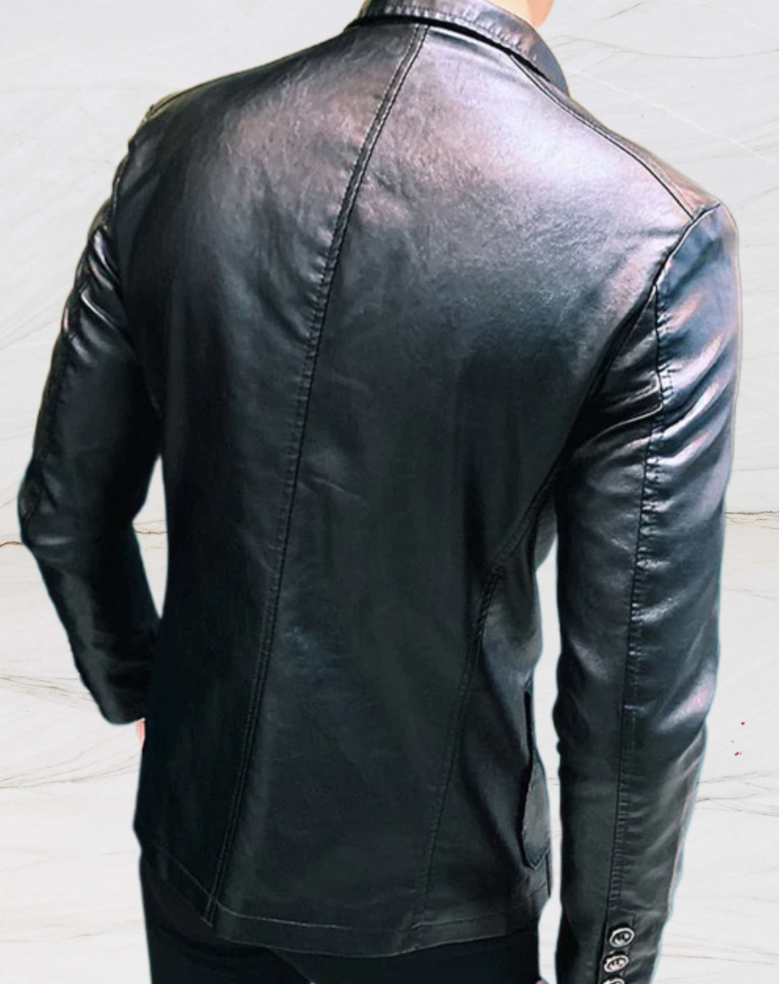 SlimFit Leather – Lässige, schmal geschnittene Lederjacke