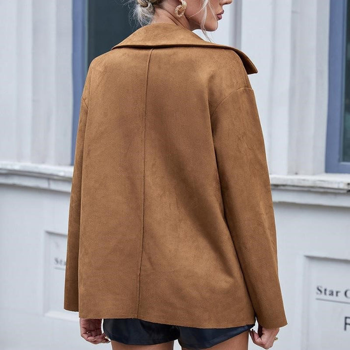 StylischeDamen – Lederjacke mit Knöpfen für einen modernen Look
