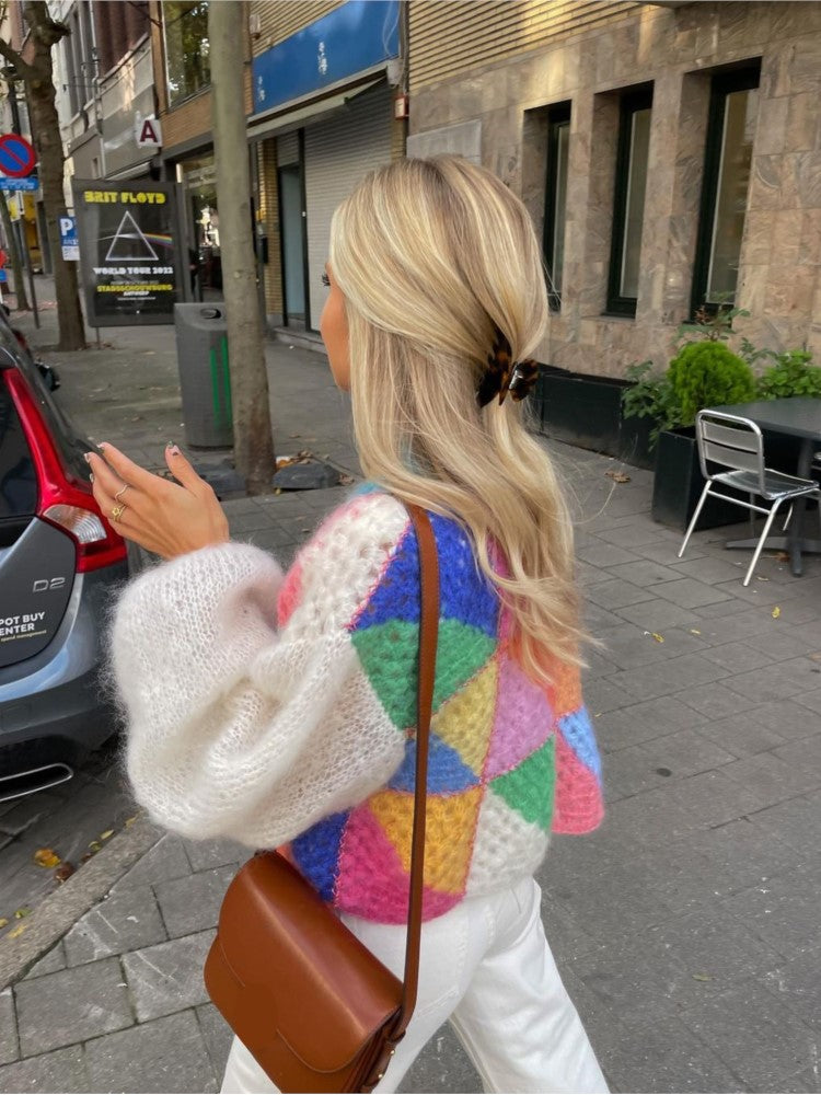 PatchKunst – Farbenfrohe Patchwork-Strickjacke