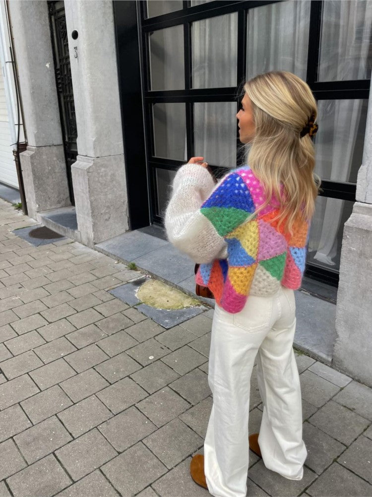 PatchKunst – Farbenfrohe Patchwork-Strickjacke