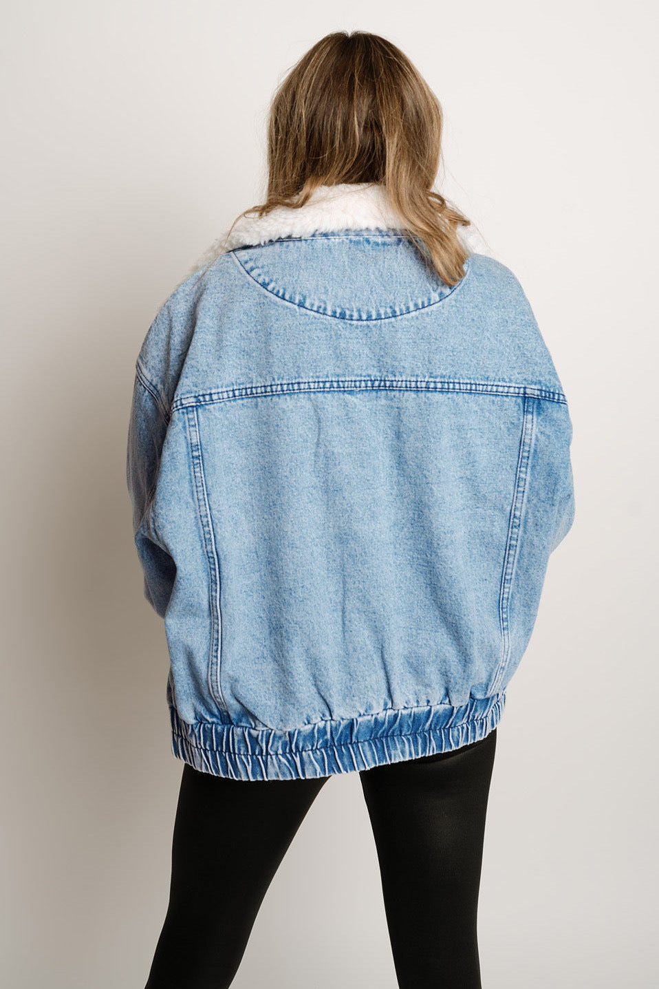 DamenDenim – Damen-Denimjacke mit Fleecekragen und modernem Schnitt