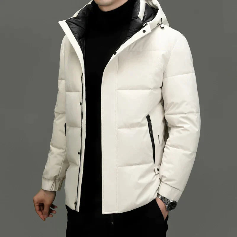 SturmHirsch - Elegante, wärmeisolierende Pufferjacke mit verstellbarer Kapuze für anspruchsvolle Abenteurer