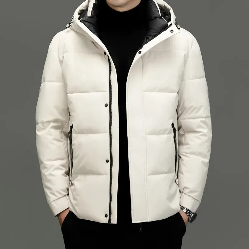 SturmHirsch - Elegante, wärmeisolierende Pufferjacke mit verstellbarer Kapuze für anspruchsvolle Abenteurer