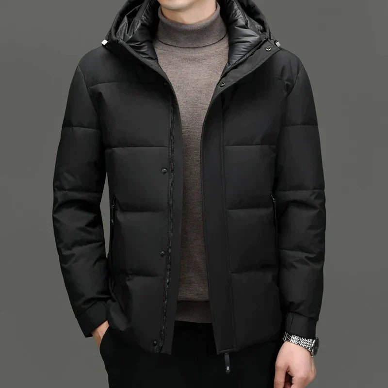 SturmHirsch - Elegante, wärmeisolierende Pufferjacke mit verstellbarer Kapuze für anspruchsvolle Abenteurer