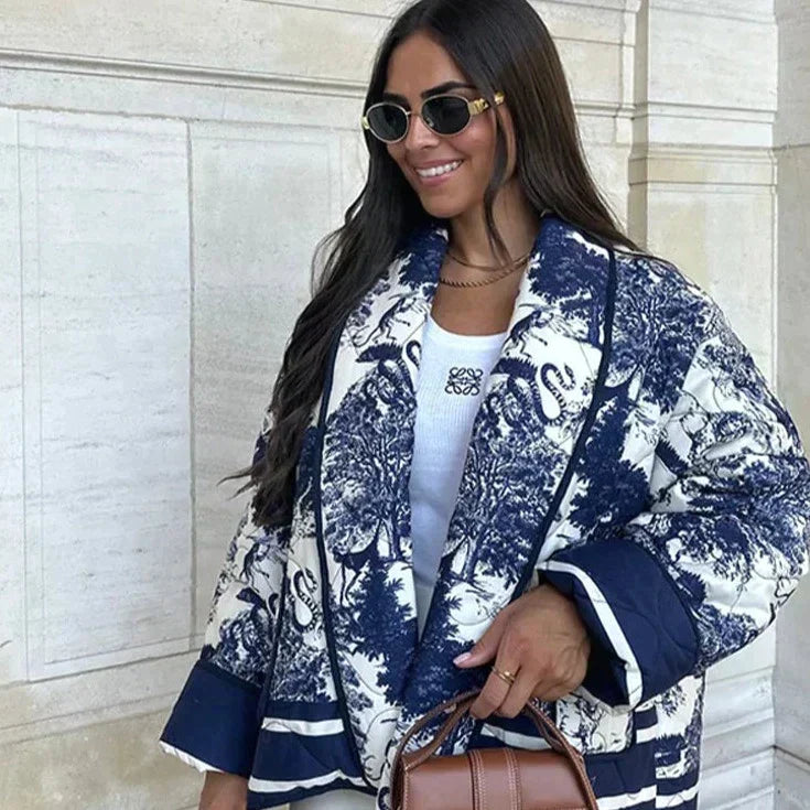 EleganzPur – Stilvolle Damenjacke für gehobene Ansprüche