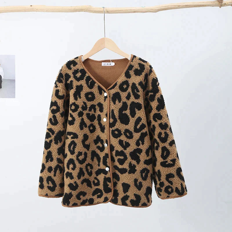 LeopardFrost – Stylische Leoparden-Winterjacke für mutige Frauen