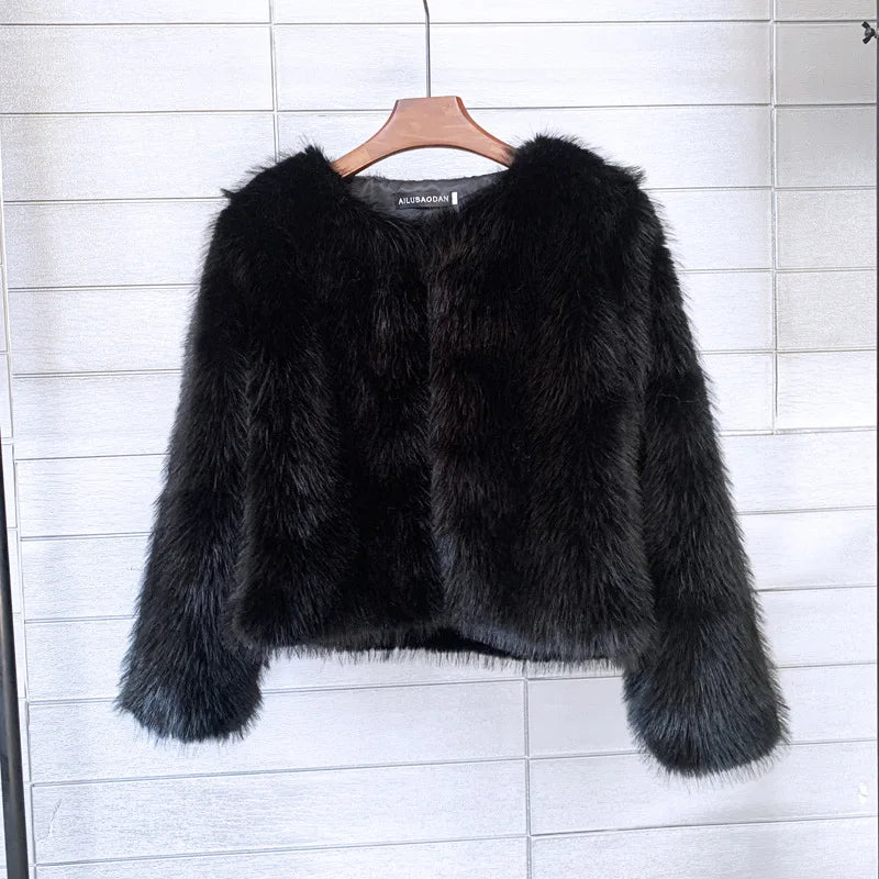 PlüschPelz – Eleganter Pelzmantel aus Plüsch