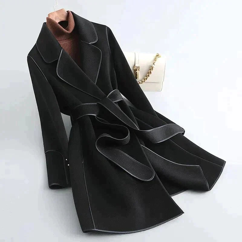 WollKlassik – Eleganter Woll-Trenchcoat für Damen