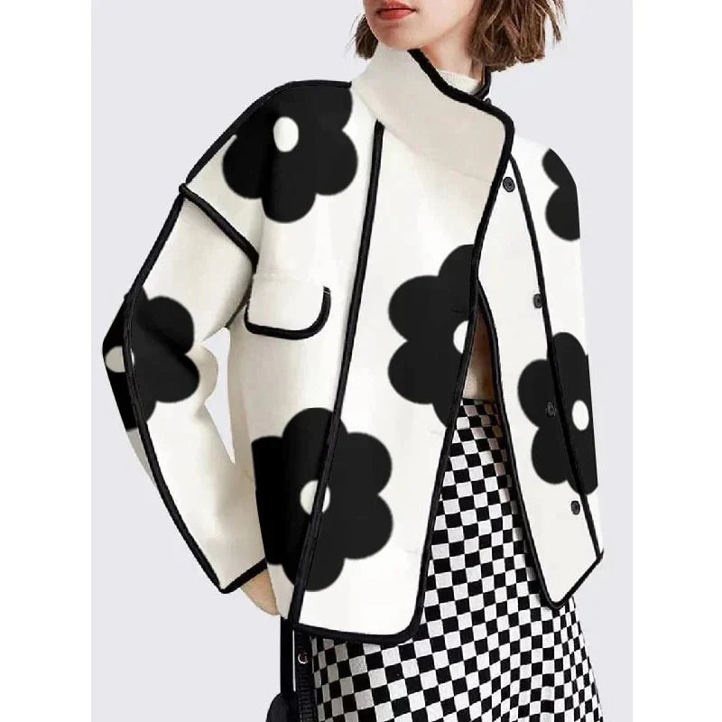 BlossomCharm – Modische Jacke mit Blumendruck für feminine Eleganz