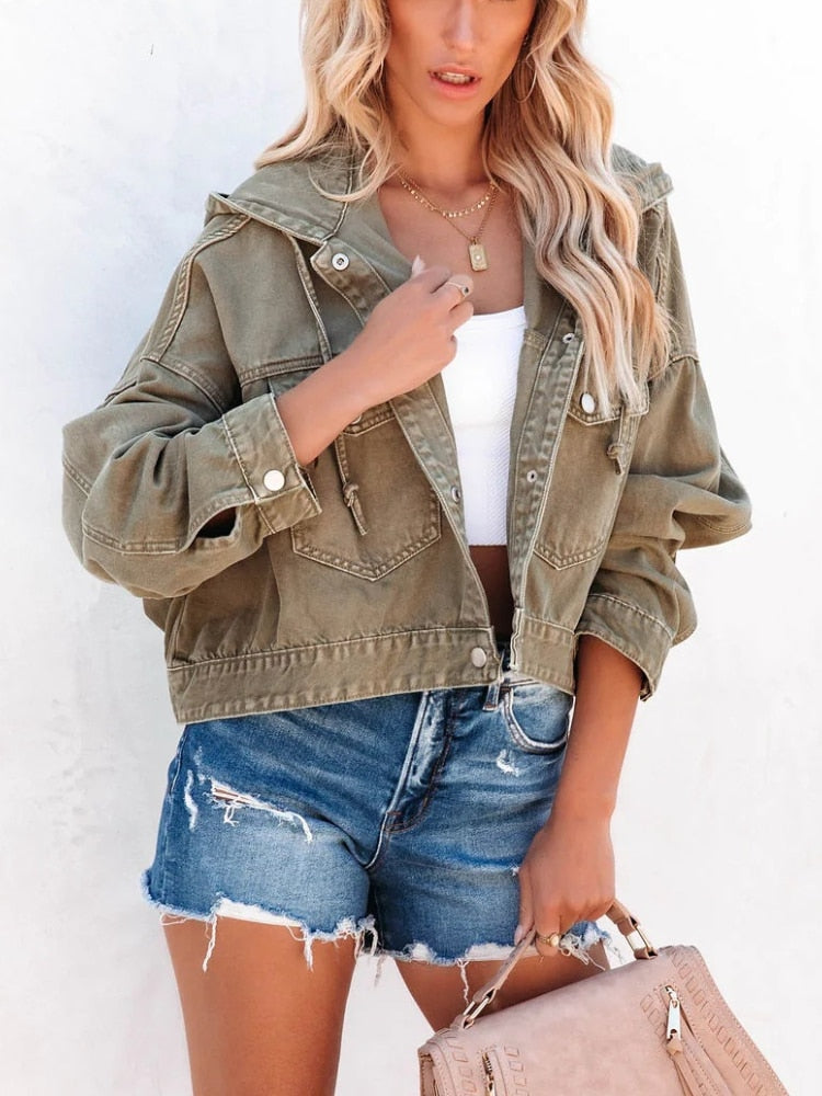 Jaimee - Armeegrüne Cropped Denim Jacke