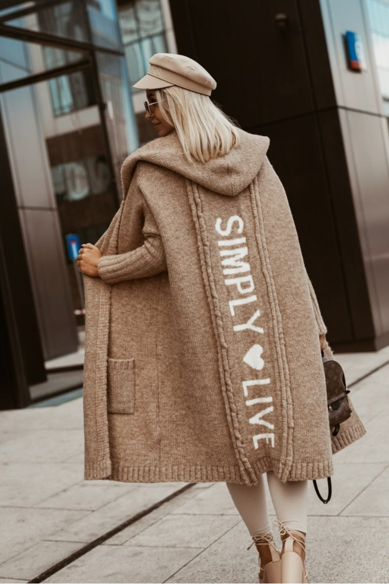 StickZauber – Lange Strickjacke mit edler Stickerei