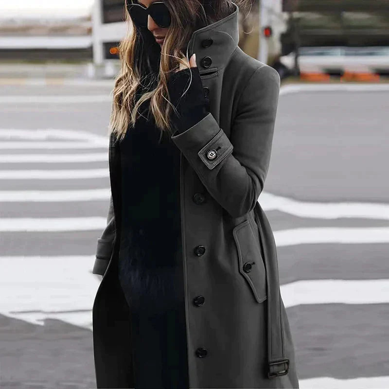HochStil – Hochgeschlossener Trenchcoat für eleganten Schutz