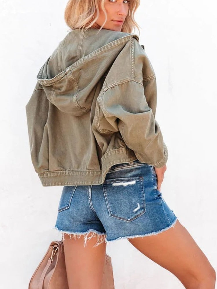 Jaimee - Armeegrüne Cropped Denim Jacke