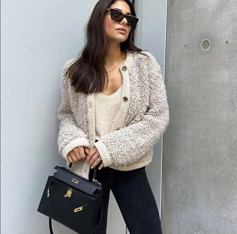 TeddyWärme – Kuschelige Teddy-Strickjacke