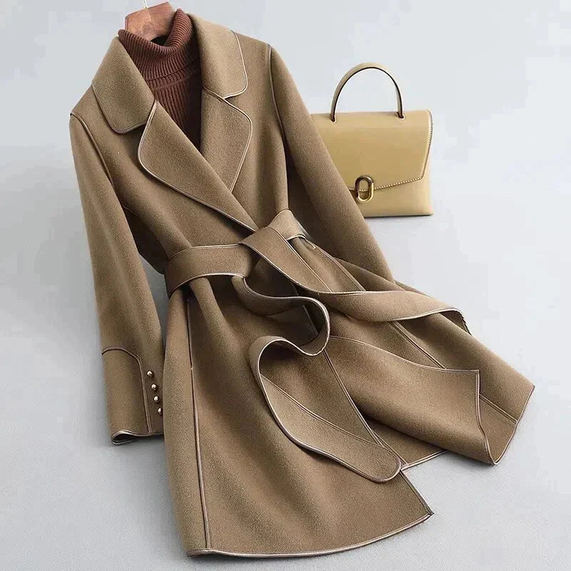WollKlassik – Eleganter Woll-Trenchcoat für Damen