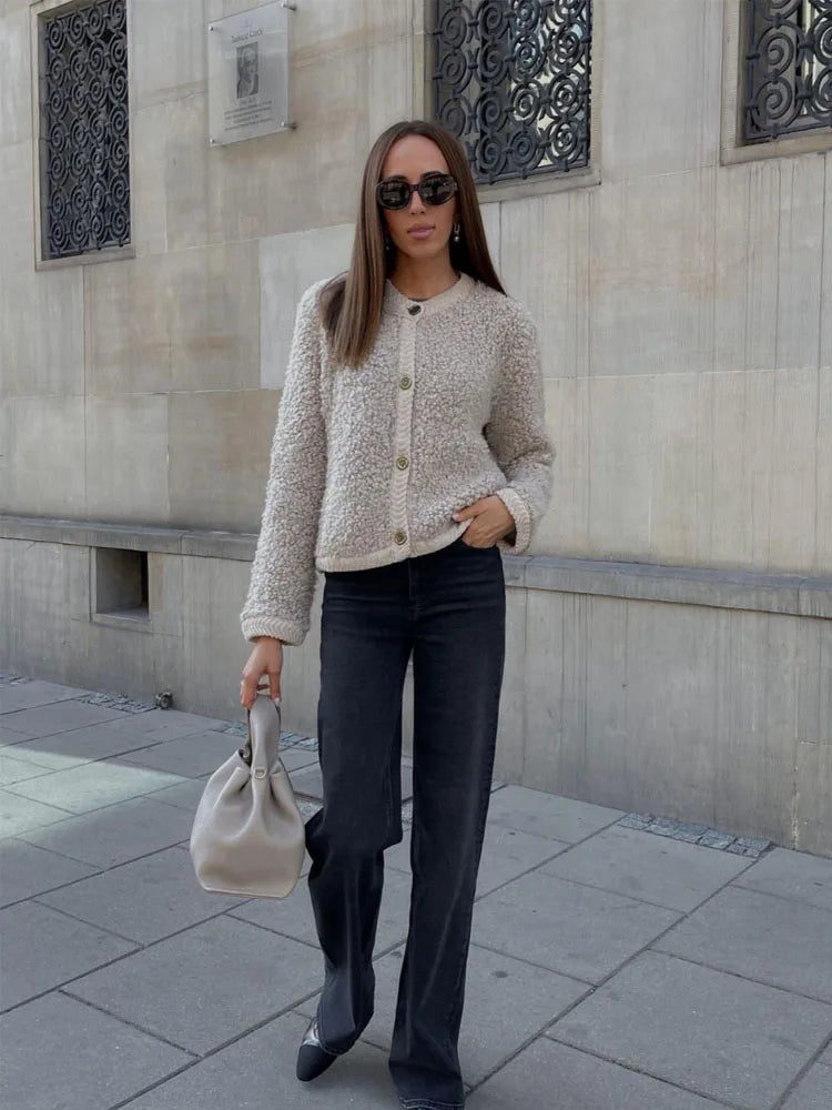 TeddyWärme – Kuschelige Teddy-Strickjacke