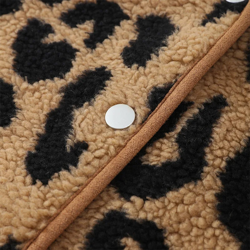 LeopardFrost – Stylische Leoparden-Winterjacke für mutige Frauen