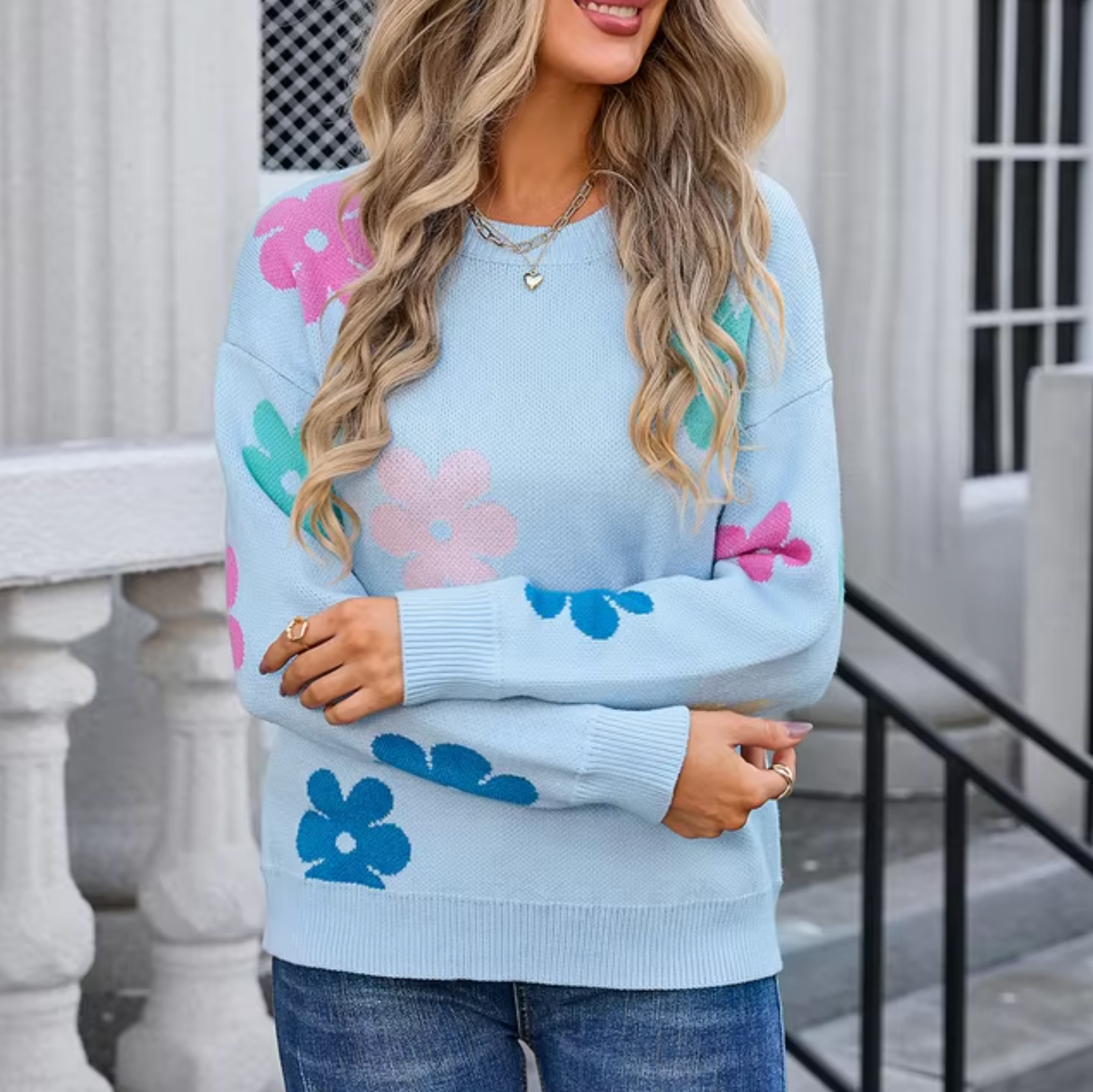 Leonie – Gestrickter Pullover mit Blumenmuster