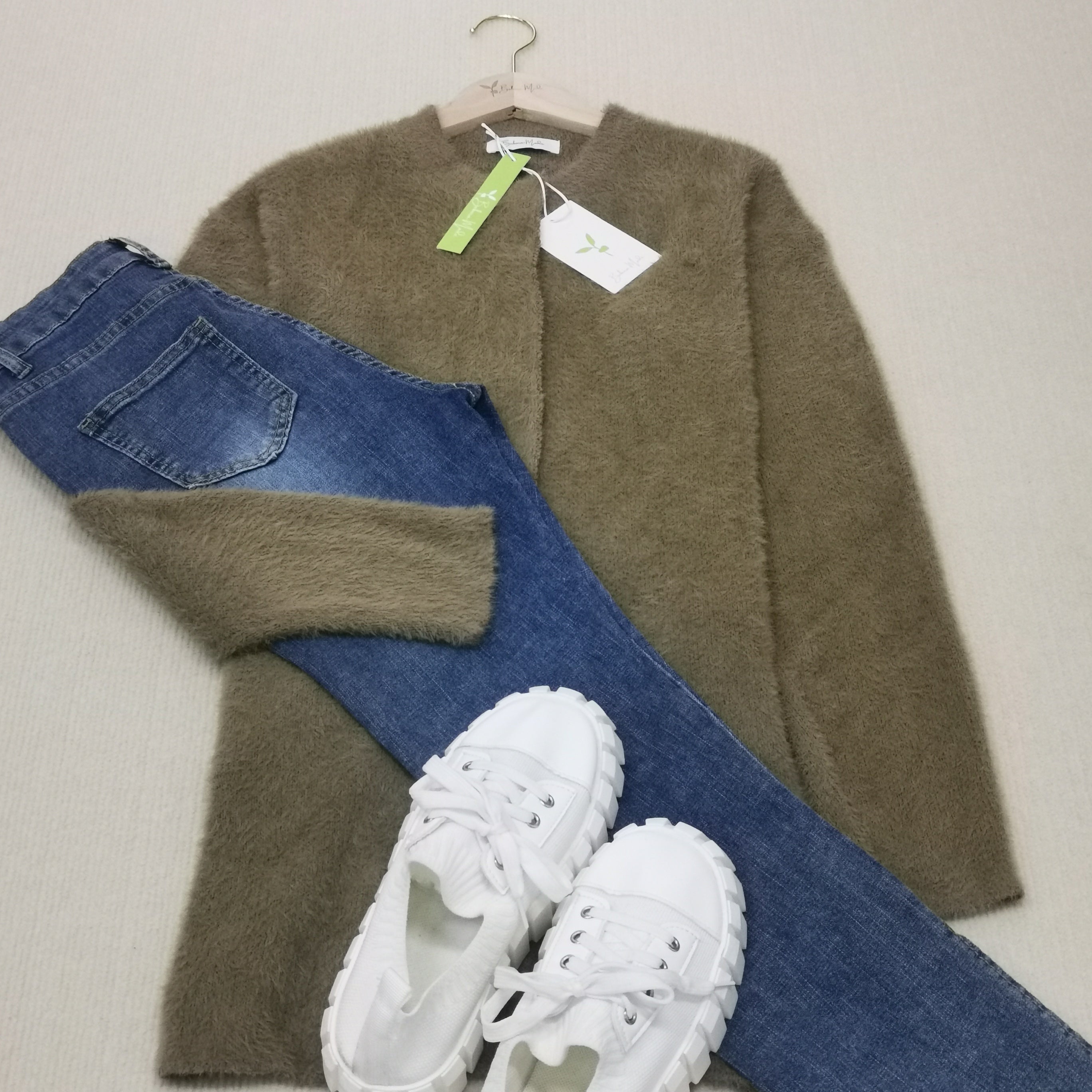 KaffeeStrick – Braune Langarm-Strickjacke mit Knopfleiste